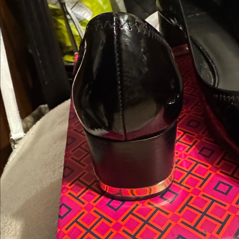 Tory Burch Black Patent Low Heel - Picture 2 of 6